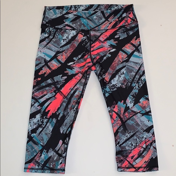 Fabletics Mid Rise Hot Pink/Black Workout Capri - Picture 3 of 5